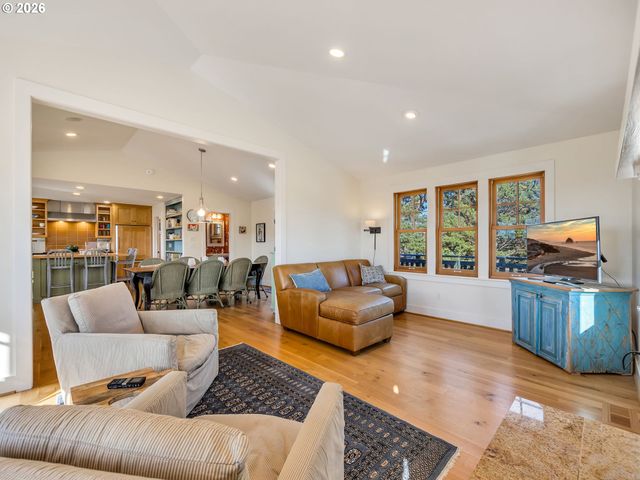 597 N MARION Ave, Gearhart, OR 97138