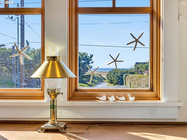 597 N MARION Ave, Gearhart, OR 97138