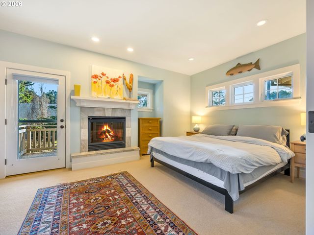 597 N MARION Ave, Gearhart, OR 97138