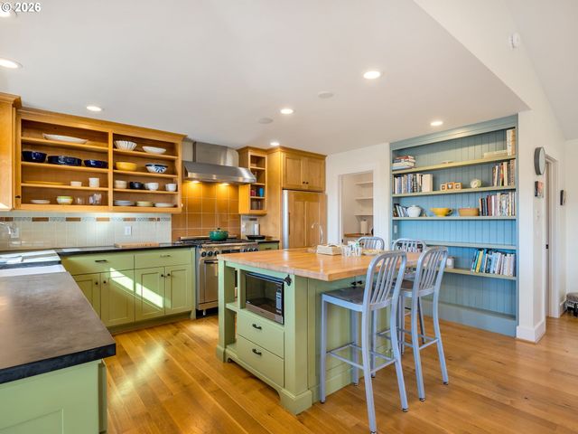 597 N MARION Ave, Gearhart, OR 97138