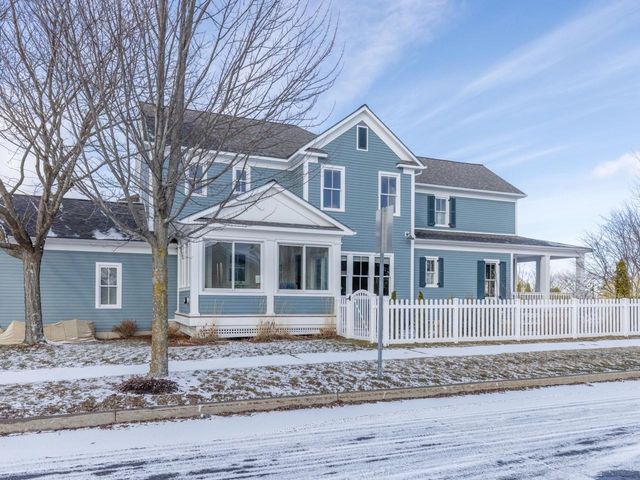 32 Dewey Place, South Burlington, VT 05403