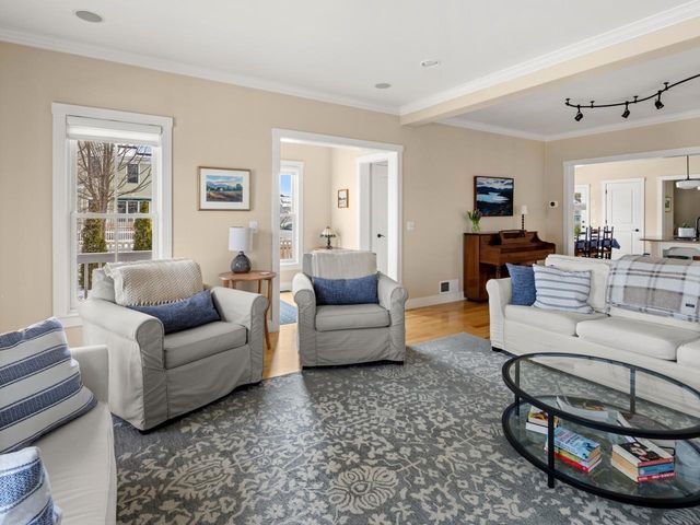 32 Dewey Place, South Burlington, VT 05403