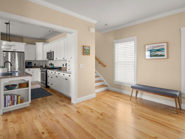 32 Dewey Place, South Burlington, VT 05403