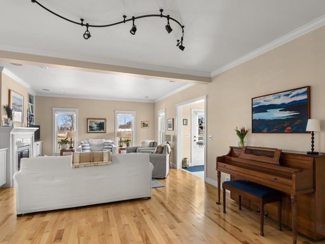 32 Dewey Place, South Burlington, VT 05403