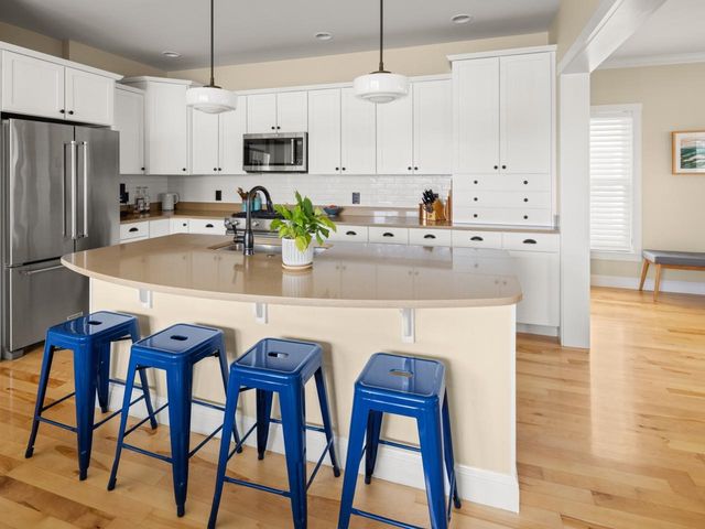 32 Dewey Place, South Burlington, VT 05403