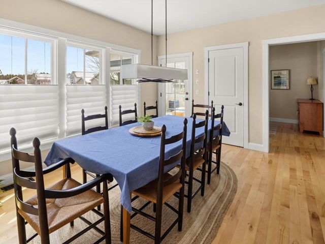 32 Dewey Place, South Burlington, VT 05403