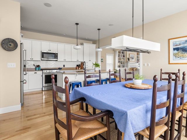 32 Dewey Place, South Burlington, VT 05403