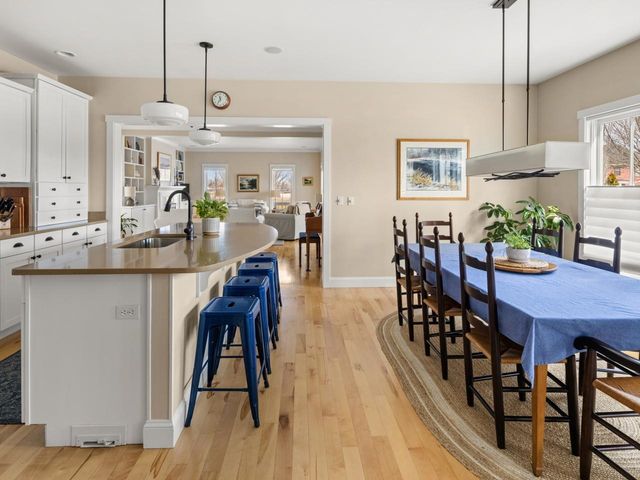 32 Dewey Place, South Burlington, VT 05403