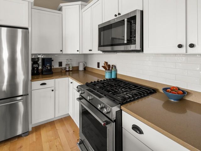 32 Dewey Place, South Burlington, VT 05403