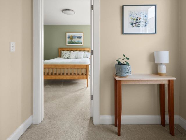 32 Dewey Place, South Burlington, VT 05403