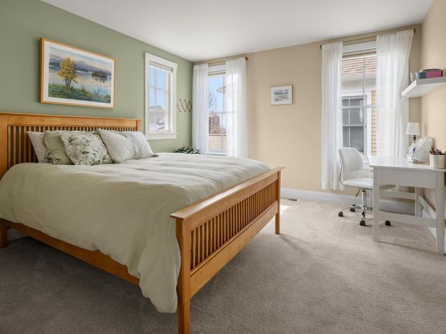 32 Dewey Place, South Burlington, VT 05403