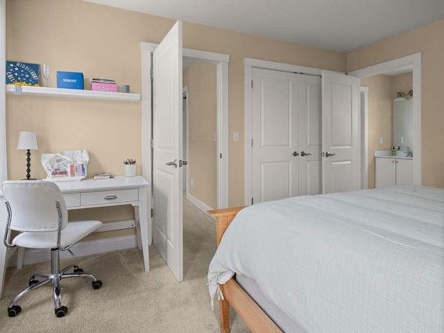 32 Dewey Place, South Burlington, VT 05403