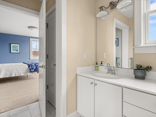 32 Dewey Place, South Burlington, VT 05403