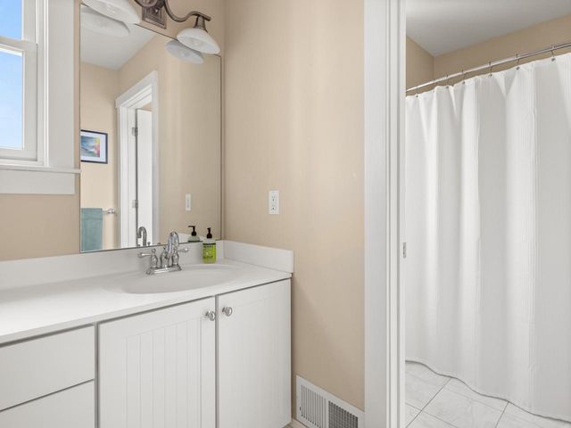 32 Dewey Place, South Burlington, VT 05403