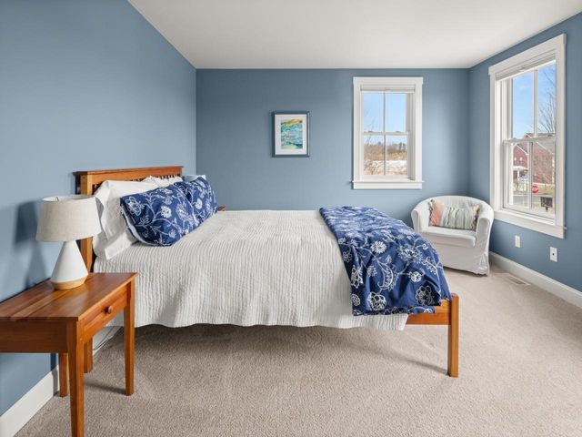 32 Dewey Place, South Burlington, VT 05403