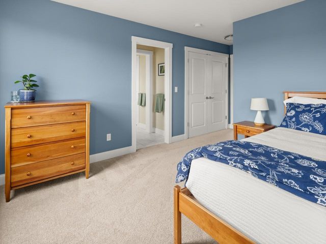 32 Dewey Place, South Burlington, VT 05403