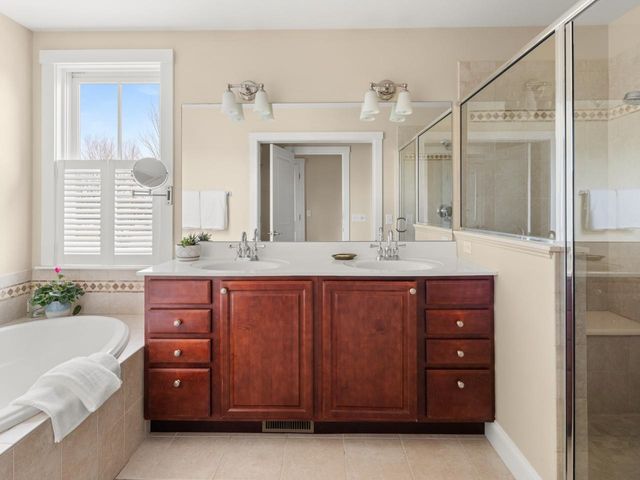 32 Dewey Place, South Burlington, VT 05403