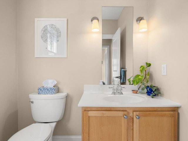 32 Dewey Place, South Burlington, VT 05403