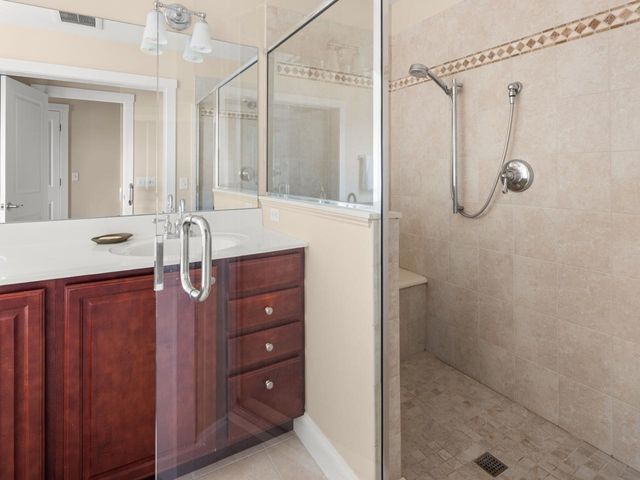 32 Dewey Place, South Burlington, VT 05403