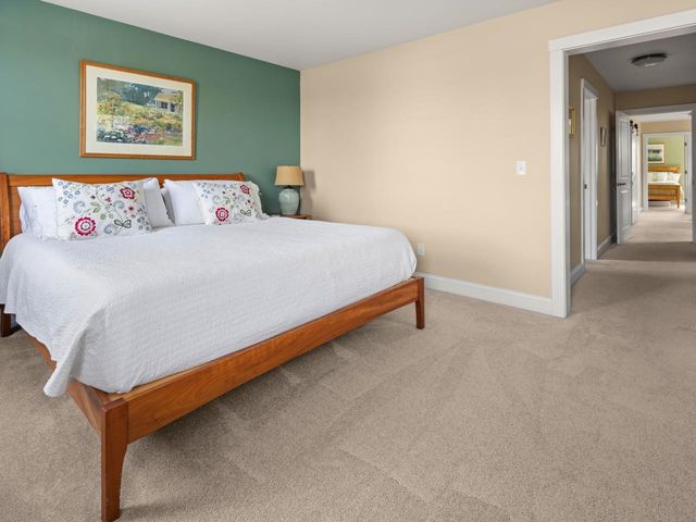 32 Dewey Place, South Burlington, VT 05403