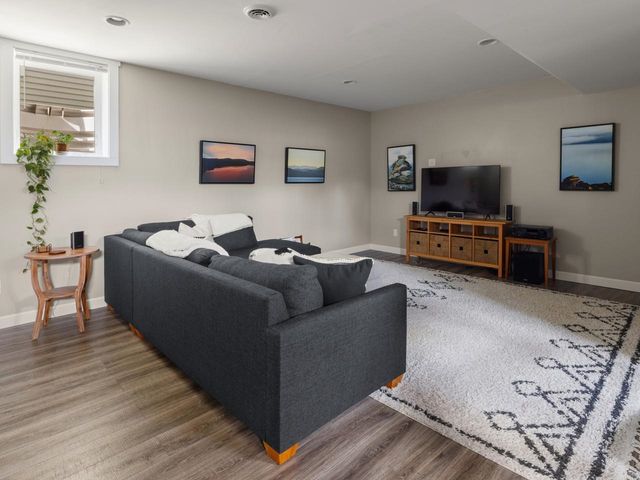 32 Dewey Place, South Burlington, VT 05403