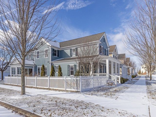 32 Dewey Place, South Burlington, VT 05403