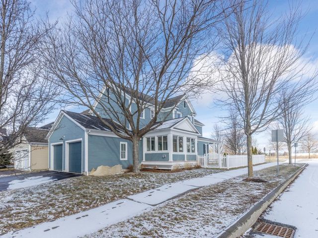 32 Dewey Place, South Burlington, VT 05403