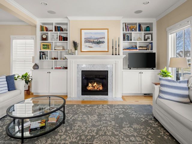 32 Dewey Place, South Burlington, VT 05403