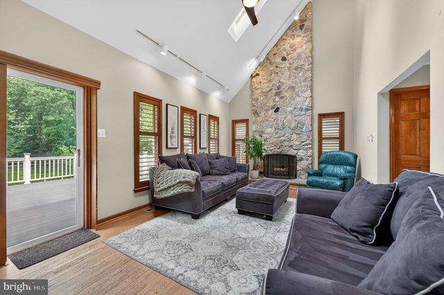 95 10TH ST, Marlton, NJ 08053