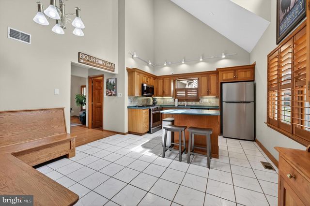 95 10TH ST, Marlton, NJ 08053