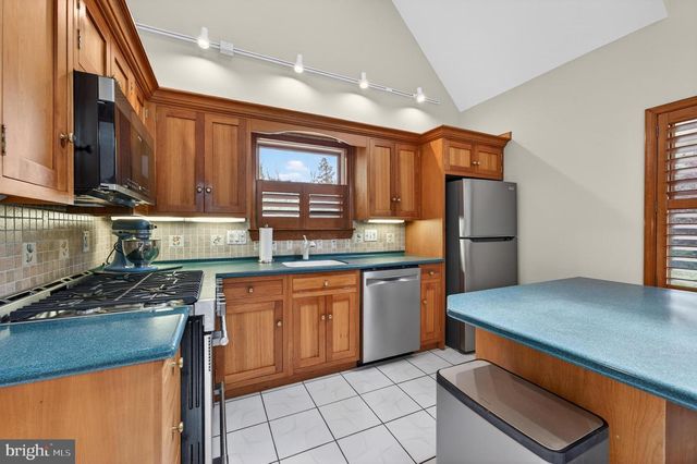 95 10TH ST, Marlton, NJ 08053