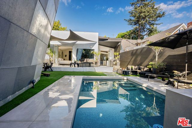 8752 Rangely Avenue, West Hollywood, CA 90048