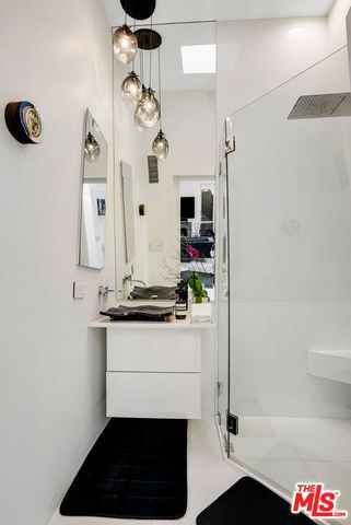 8752 Rangely Avenue, West Hollywood, CA 90048