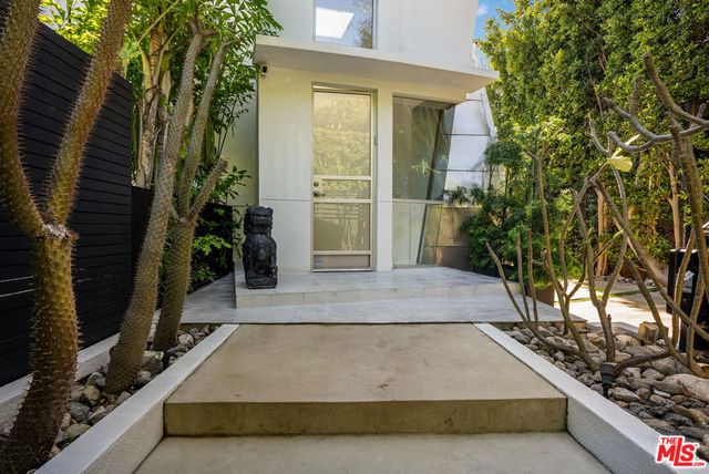 8752 Rangely Avenue, West Hollywood, CA 90048