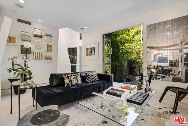 8752 Rangely Avenue, West Hollywood, CA 90048