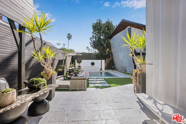 8752 Rangely Avenue, West Hollywood, CA 90048