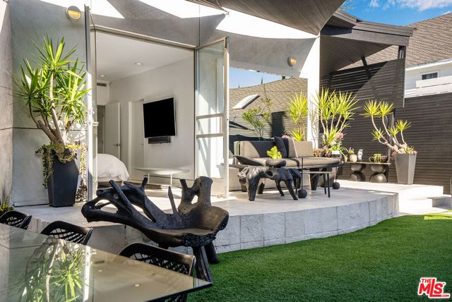 8752 Rangely Avenue, West Hollywood, CA 90048