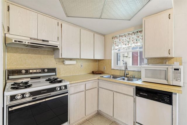 12400 PARK BOULEVARD 521, Seminole, FL 33772