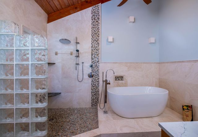 220 Tide Avenue, Plantation Key, FL 33070