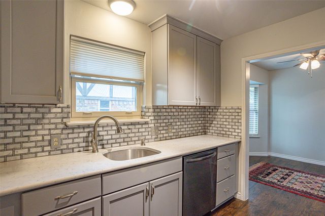 2302 Westpark Way Circle, Euless, TX 76040