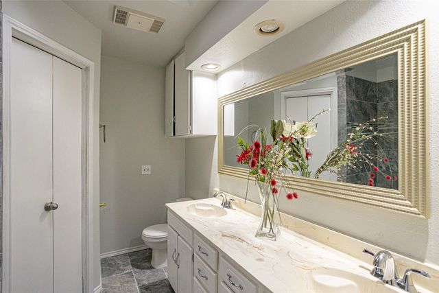 2302 Westpark Way Circle, Euless, TX 76040