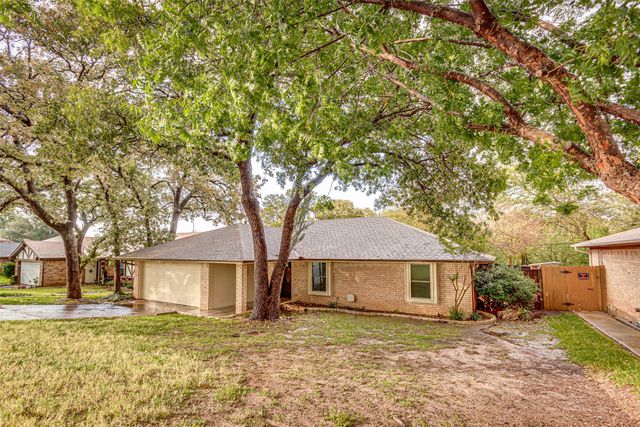 2302 Westpark Way Circle, Euless, TX 76040