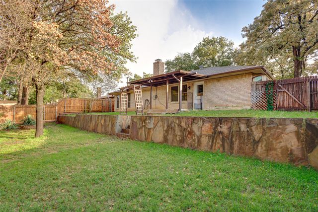 2302 Westpark Way Circle, Euless, TX 76040