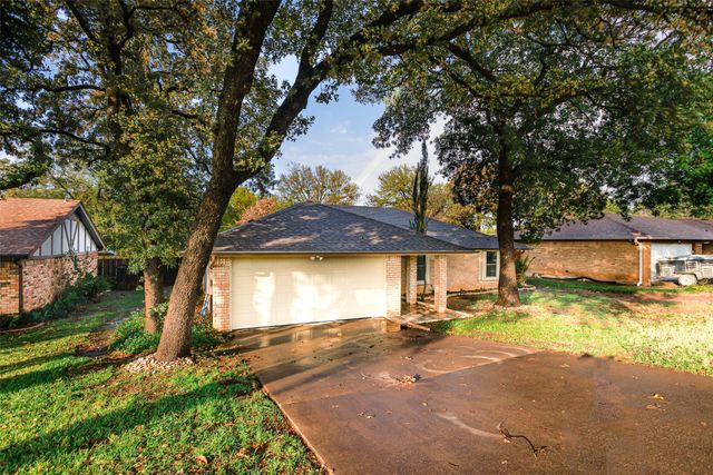 2302 Westpark Way Circle, Euless, TX 76040