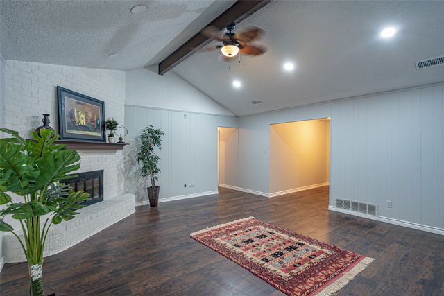 2302 Westpark Way Circle, Euless, TX 76040
