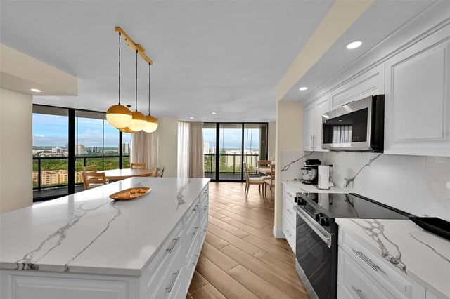 19667 Turnberry Way 20gr, Miami, FL 33180