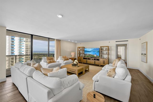 19667 Turnberry Way 20gr, Miami, FL 33180