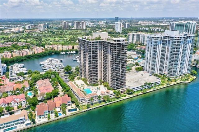 19667 Turnberry Way 20gr, Miami, FL 33180