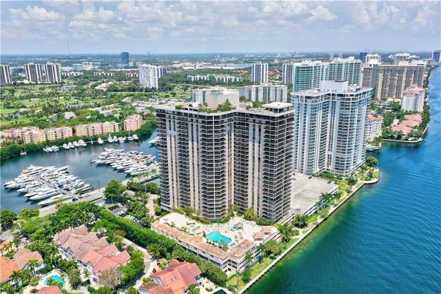 19667 Turnberry Way 20gr, Miami, FL 33180