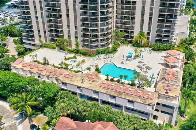 19667 Turnberry Way 20gr, Miami, FL 33180